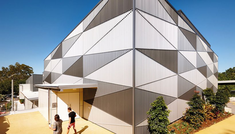 The harlequin-patterned facade of the auditorium disguises the scale of the theatre and animates the public domain